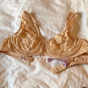 Pretty Lace Underwire Bra - Tan 36B
